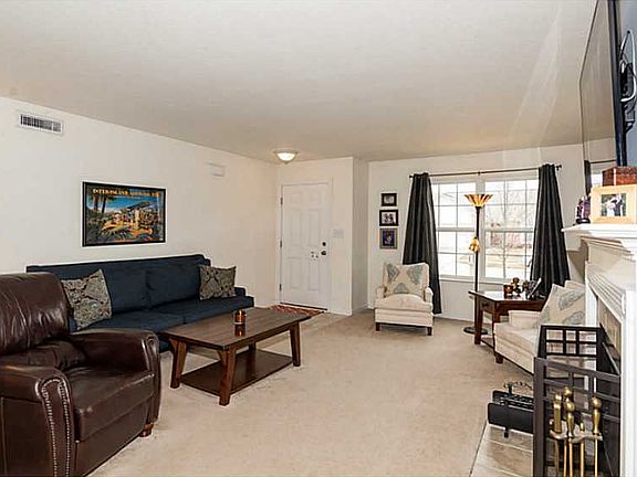 3rd image of 1027 Lichfield Ln