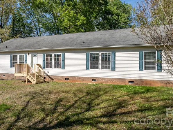 3634 Hillview Dr NE, Conover, NC 28613