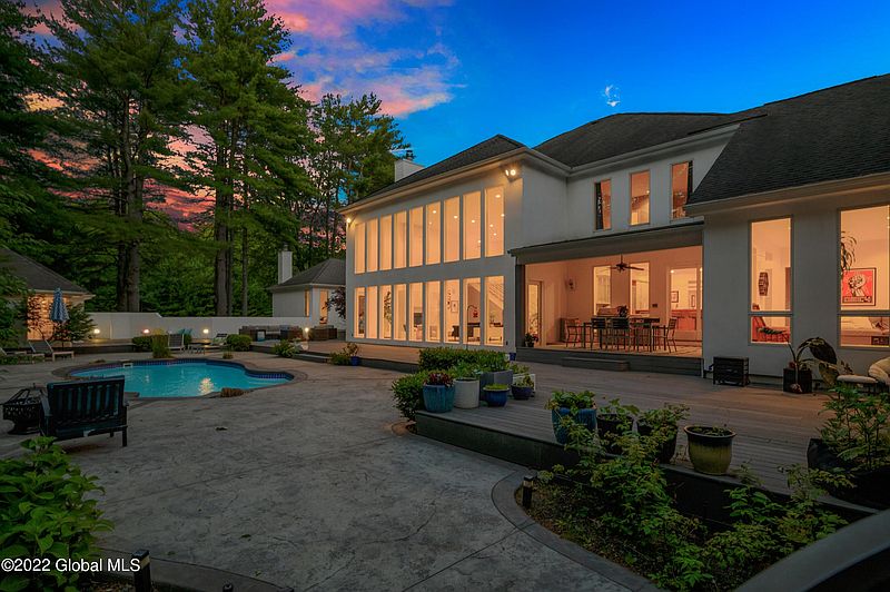 3rd image of 18 Summerfield Lane