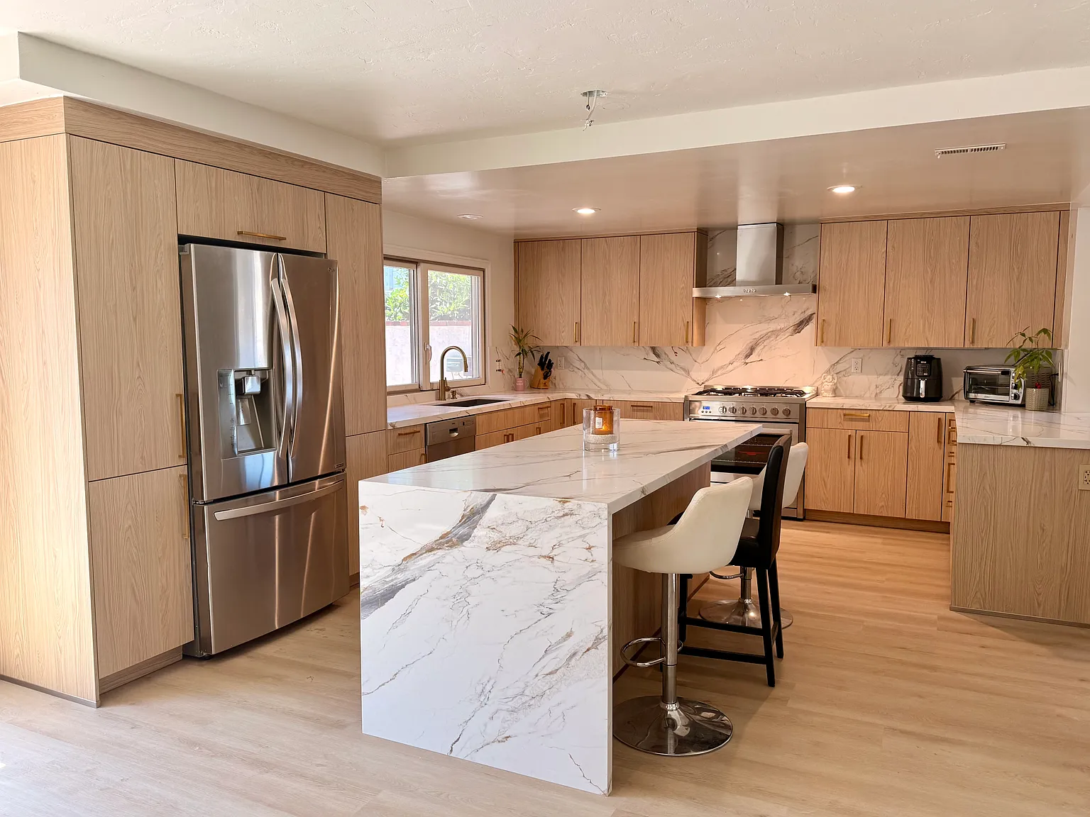 5 bed, 3288 sqft, $1,495 — Photo 4