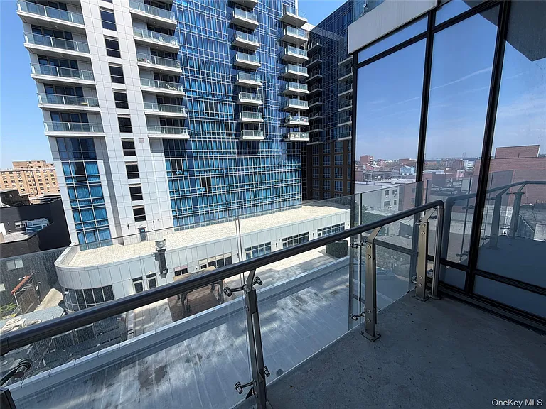 3371 Prince St #6L — Photo 12