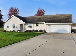 3395 School Dr, Morris, IL 60450