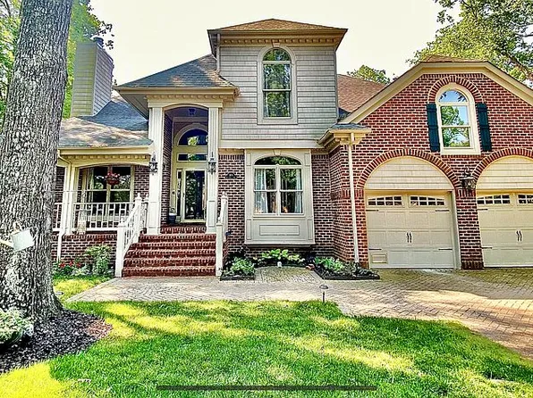 305 Honey Locust Way, Chesapeake, VA 23320