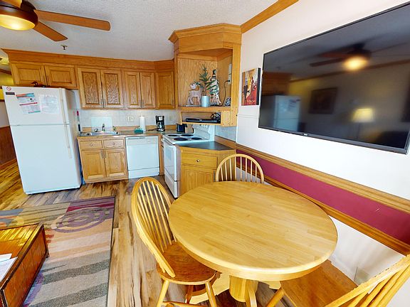 3rd image of 239 Mountain Lodge