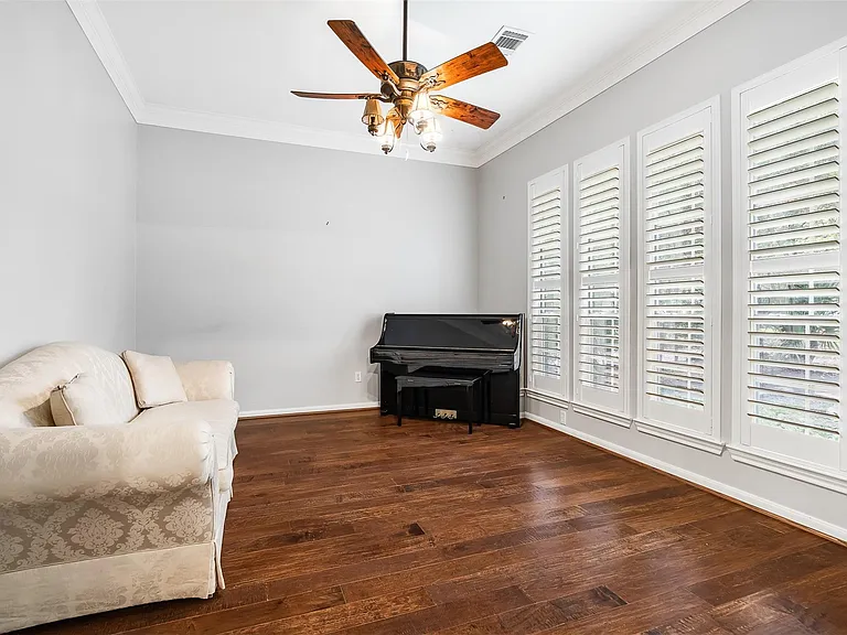 11 Winrock Pl — Photo 34