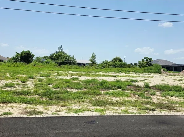 1402 NE 12th St, Cape Coral, FL 33909