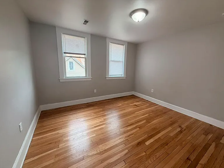 8 Arch St #3B — Photo 3