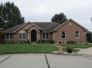 360 Hampton Ct, Highland, IL 62249