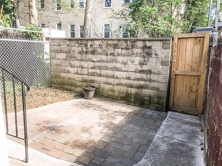 4064 Spring Garden St — Photo 16