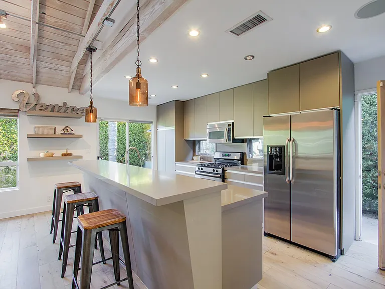 639 Brooks Ave — Photo 5