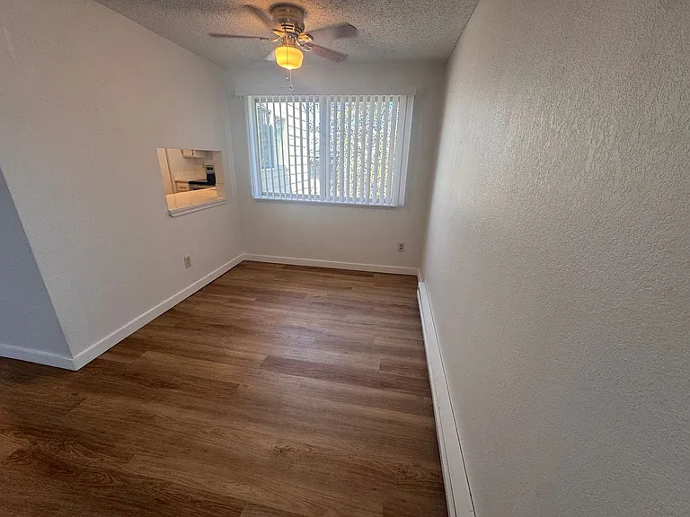 Stunning 2 Bed, 1 Bath w/ Laundry & AC in Lincoln Heights! — Photo 9