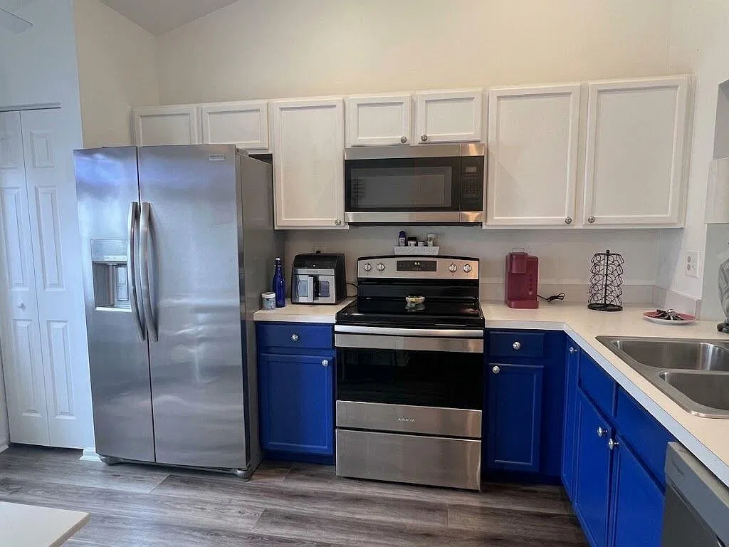 2 bed, 2.0 bath, 1067 sqft, $2,700 — Photo 2