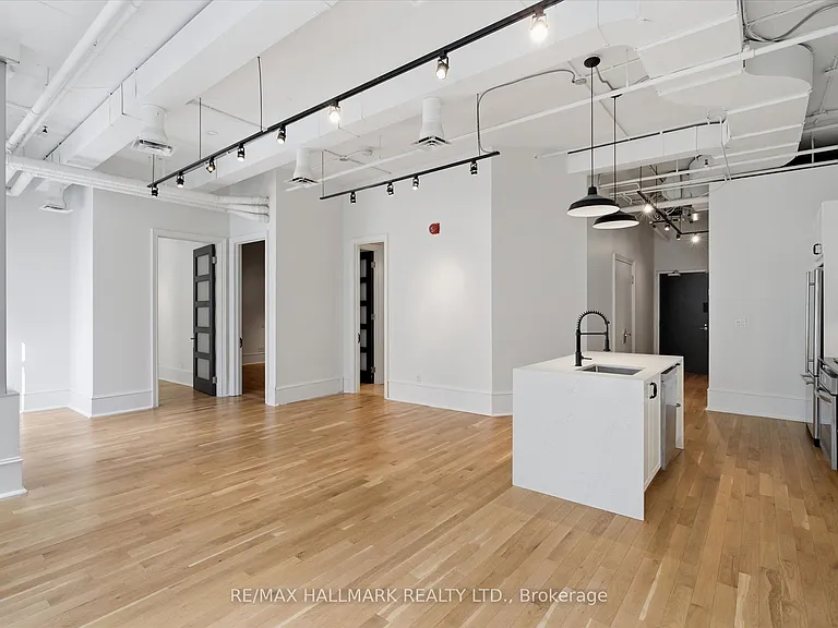 477 Richmond St W #306 — Photo 11
