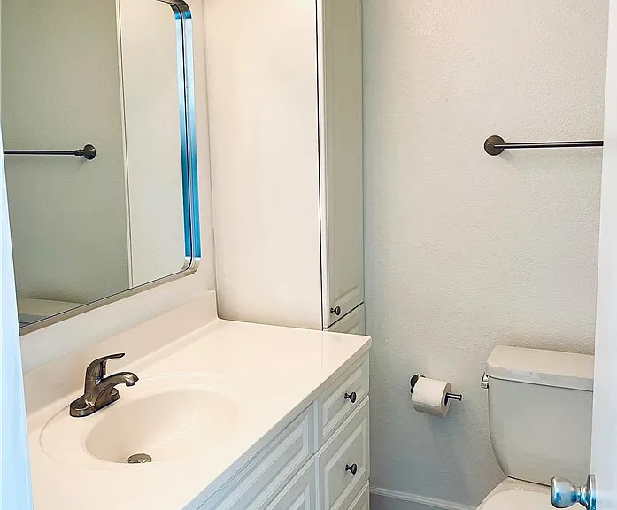 640 The Vlg — Photo 8