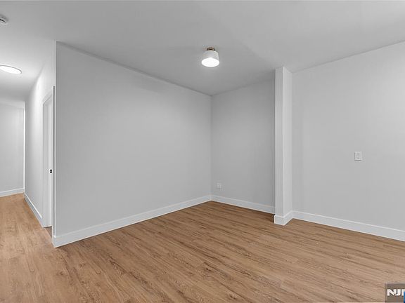 4th image of 433 Lincoln Ave APT C008b