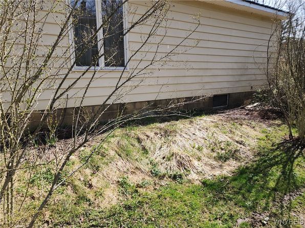 50 Maple Ave, Gowanda, NY 14070
