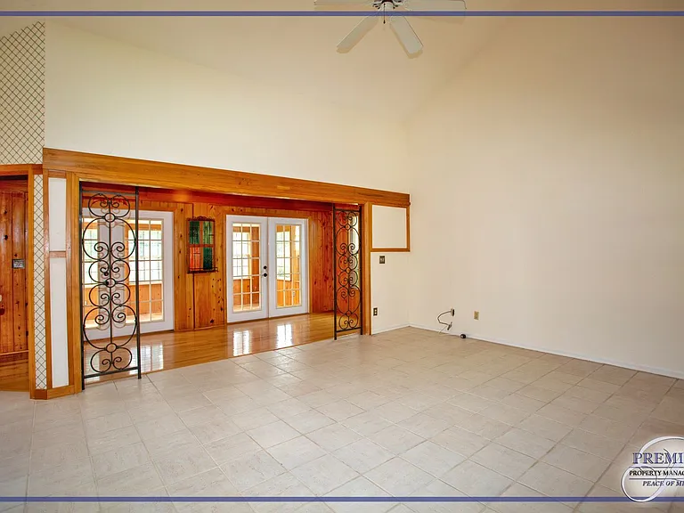 1351 Monarch Cir — Photo 15