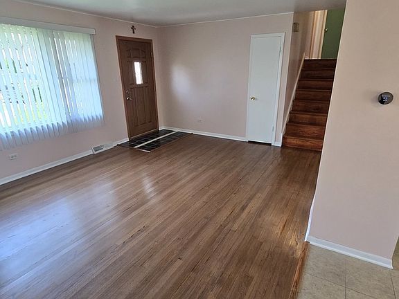 4th image of 7836 W 81st St