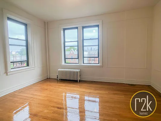 Rented by Realty 2000 Corp | media 11