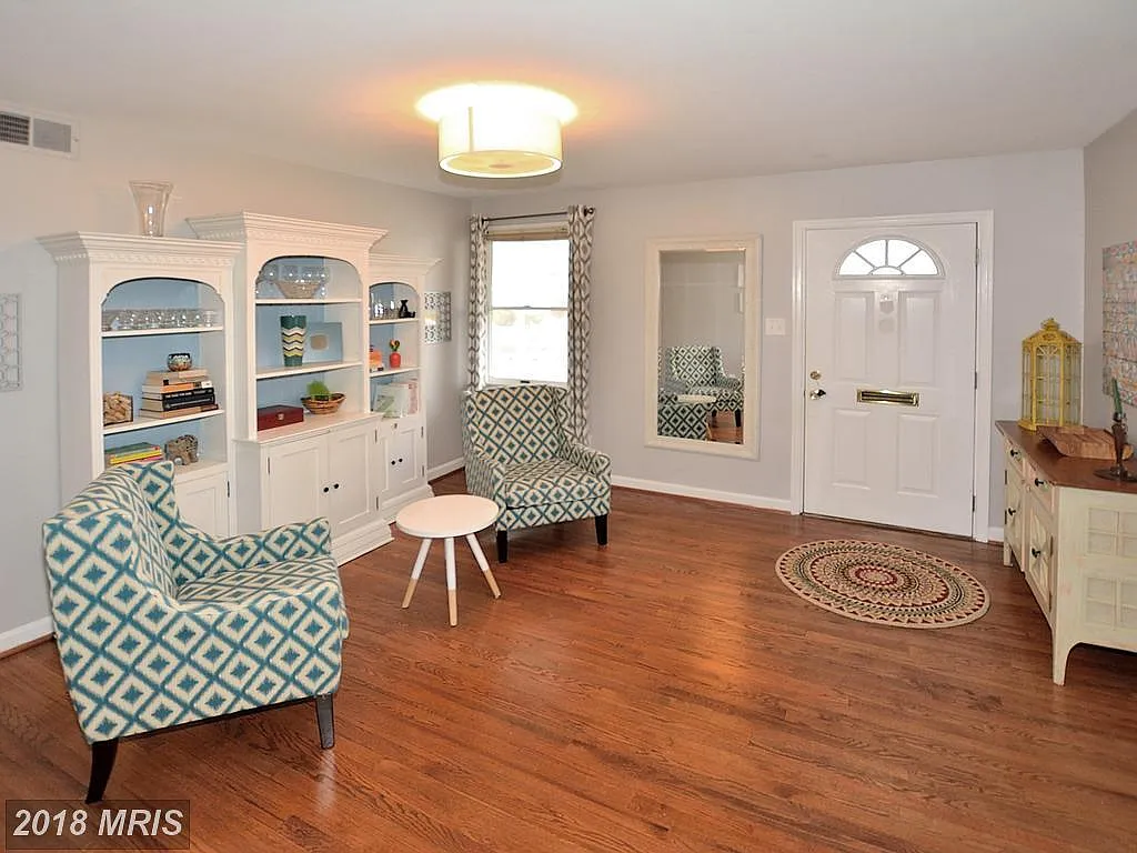 Building Photo - 2209 Boxwood Dr