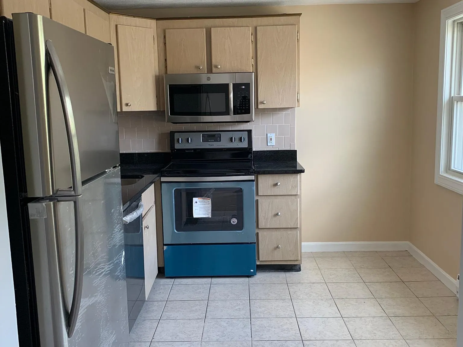 2 bed, 826 sqft, $2,200 — Photo 3