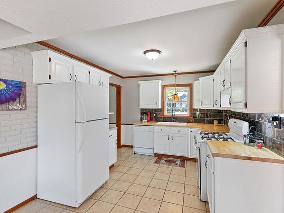 3rd image of 785 Ashland Ave