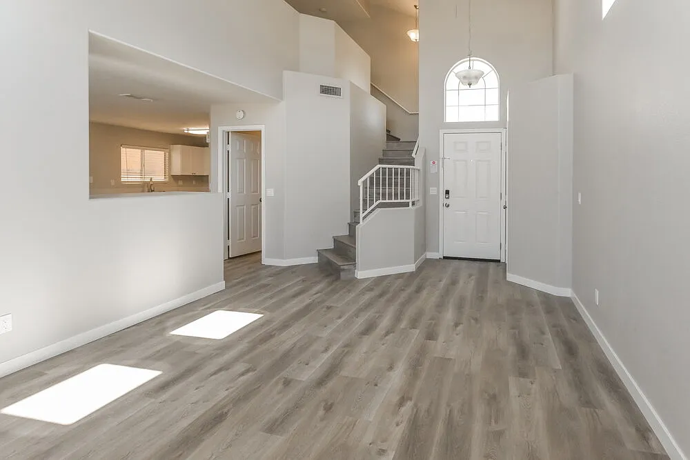 3 bed, 2.5 bath, 1633 sqft, $2,145 — Photo 4