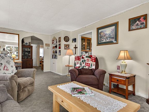 4th image of 512 W Evans St