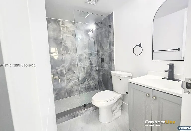 333 NW 17th Ct — Photo 3