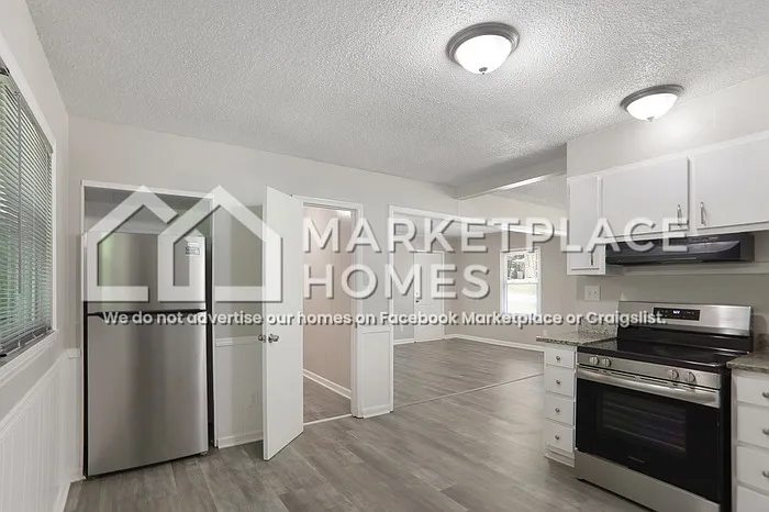 8206 Huntington Dr — Photo 12