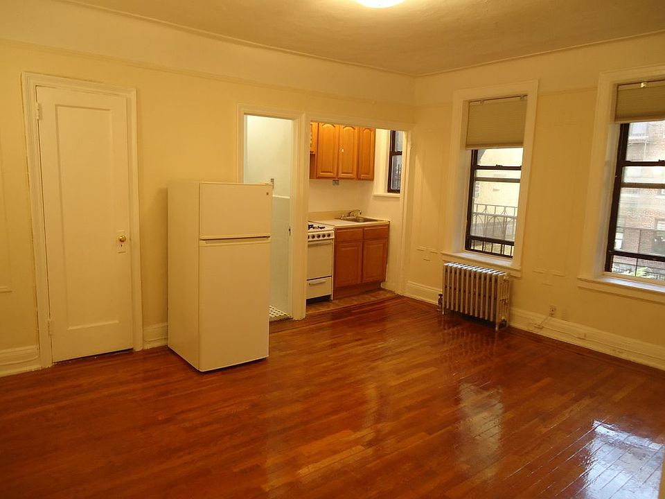 1st image of 32-16 Crescent St #2
