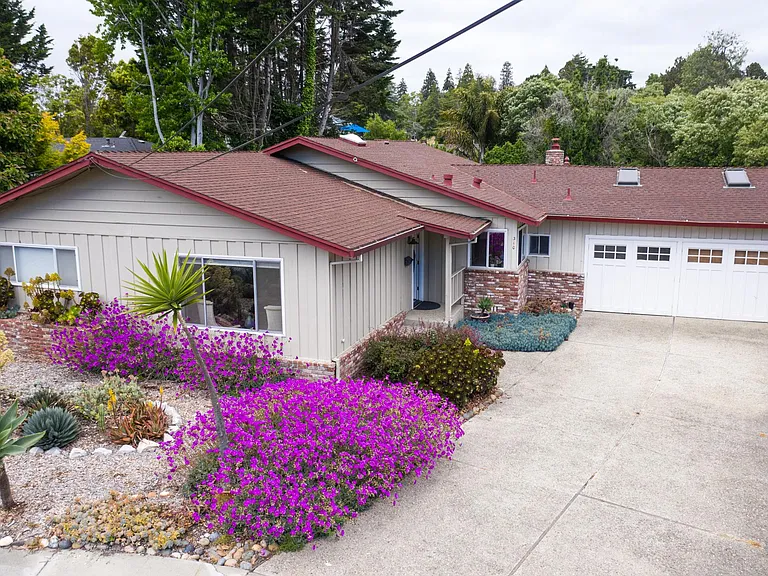 310 Alma Ln — Photo 1