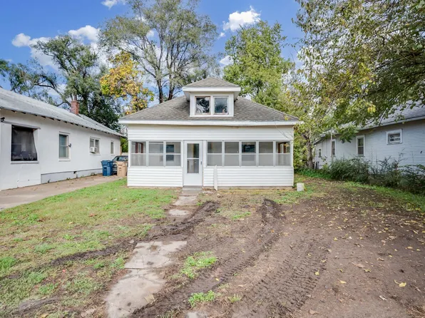 724 E 1st Ave, Hutchinson, KS 67501