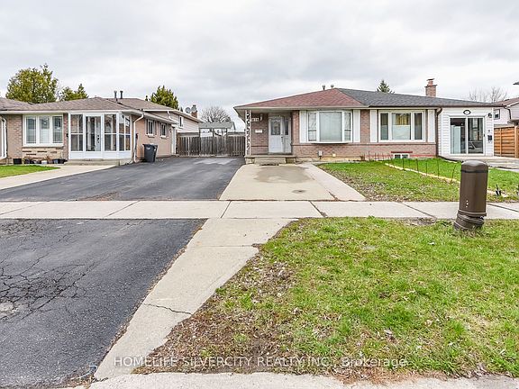 3rd image of 7816 Priory Cres