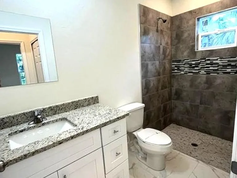 1236 Ramsay St E — Photo 10
