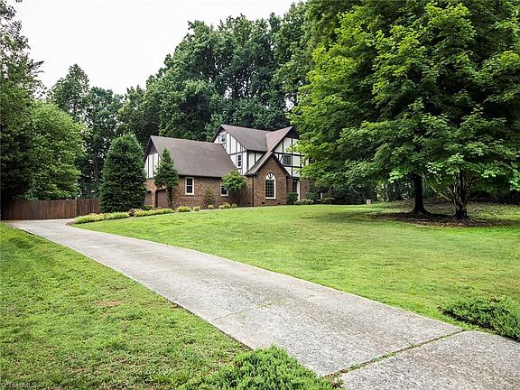 4th image of 4704 Forest Village Dr