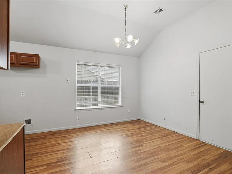 908 Willis Way — Photo 14