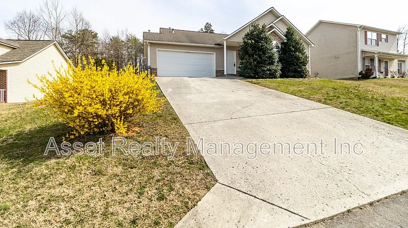 3 bed, 2.0 bath, 1511 sqft, $2,295 — Photo 1