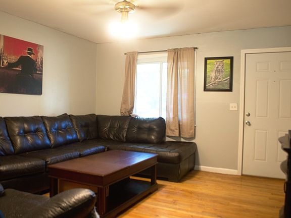 3rd image of 803 Seymour Dr