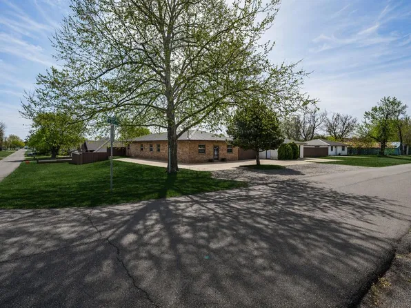 102 SE 1st St, Tuttle, OK 73089