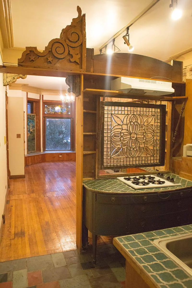 Kitchen to living room - 655 W Wrightwood Ave #1F