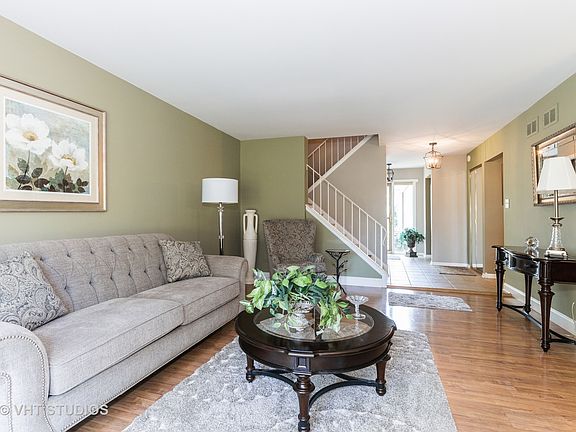 3rd image of 6810 Crown Ln