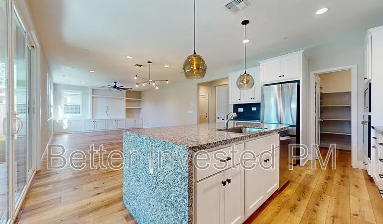 1437 Oak Cir — Photo 12