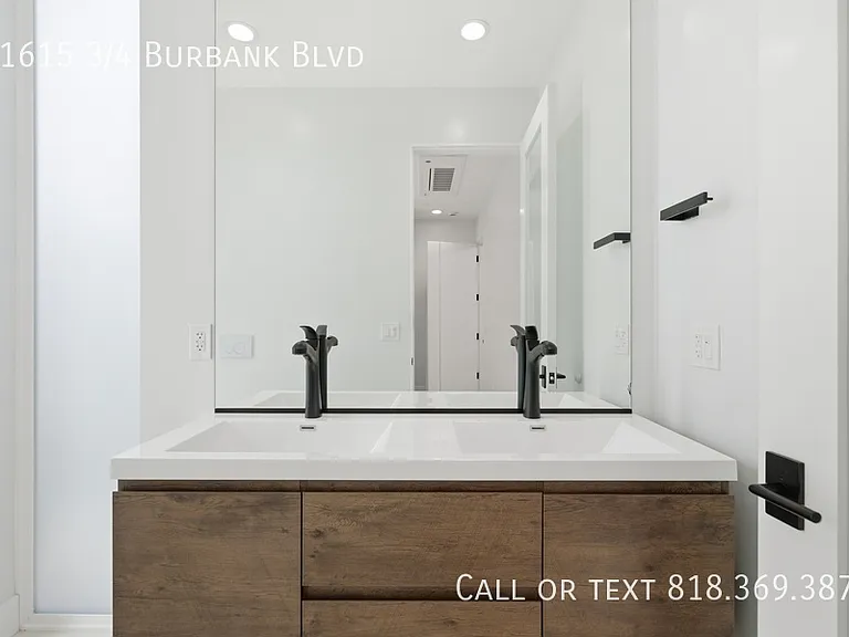 11615 3/4 Burbank Blvd — Photo 12