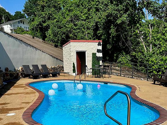 5th image of 165 Lakeshore Lane 9 10 11 #7-8-12