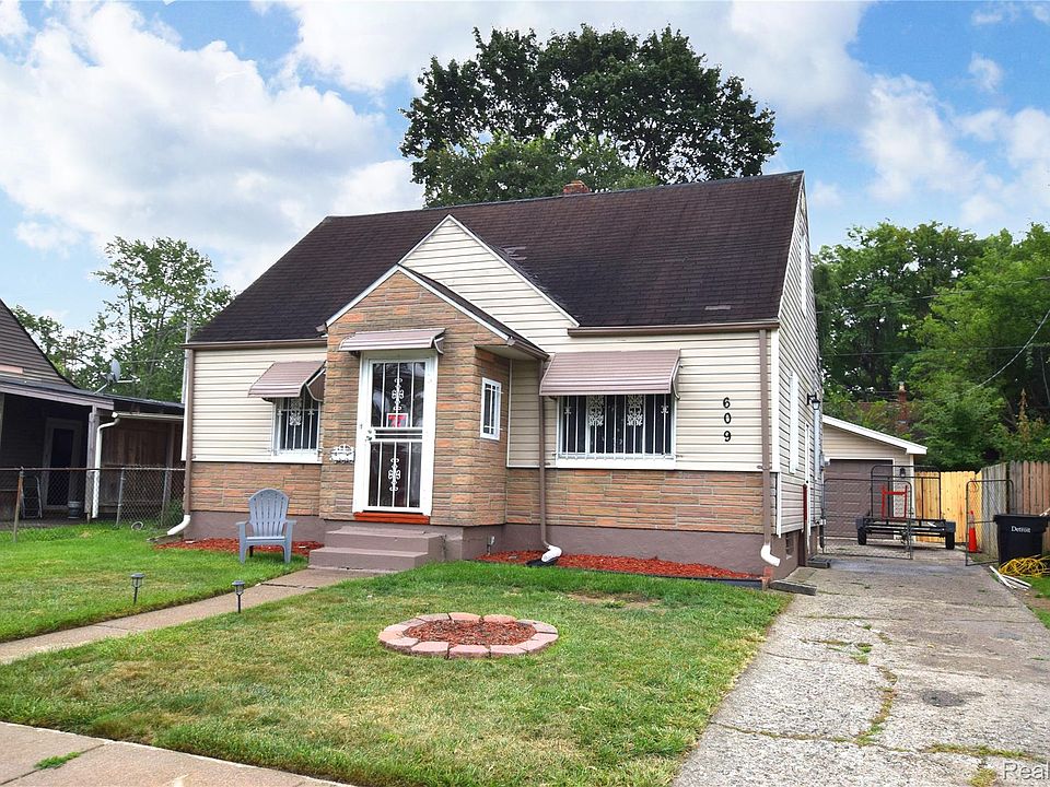 1st image of 609 W Marengo Ave
