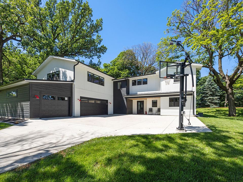1st image of 20026 Twin Oaks Cir