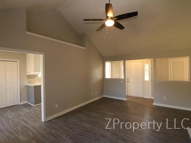2540 Pioneer Rd SW — Photo 3