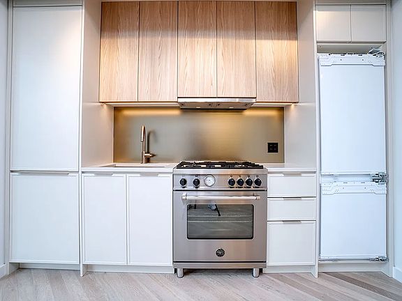 4th image of 29-18 41st Ave Unit 7F