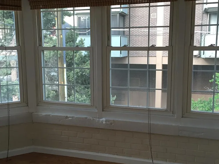 breakfast nook/sunroom/dining room